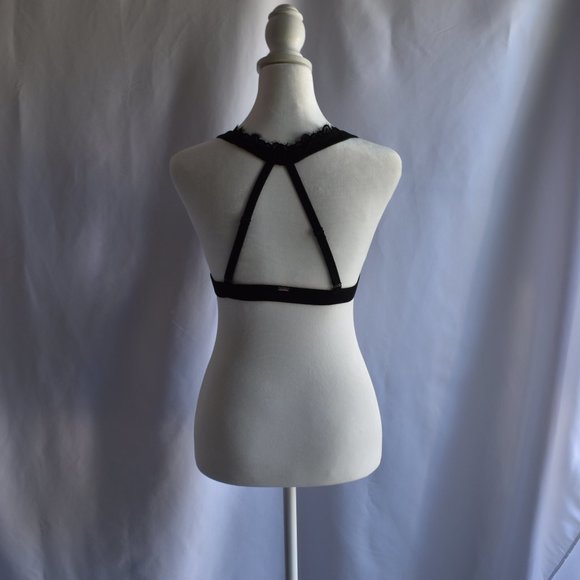 Pink Wireless Lace Bra - Picture 2 of 3